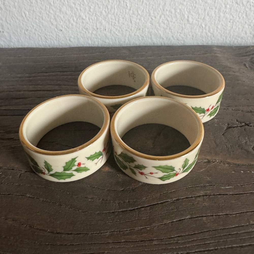 Lenox Holiday Holly Berry Porcelain Napkin Rings Set of 4 Gold Trim Vintage USA